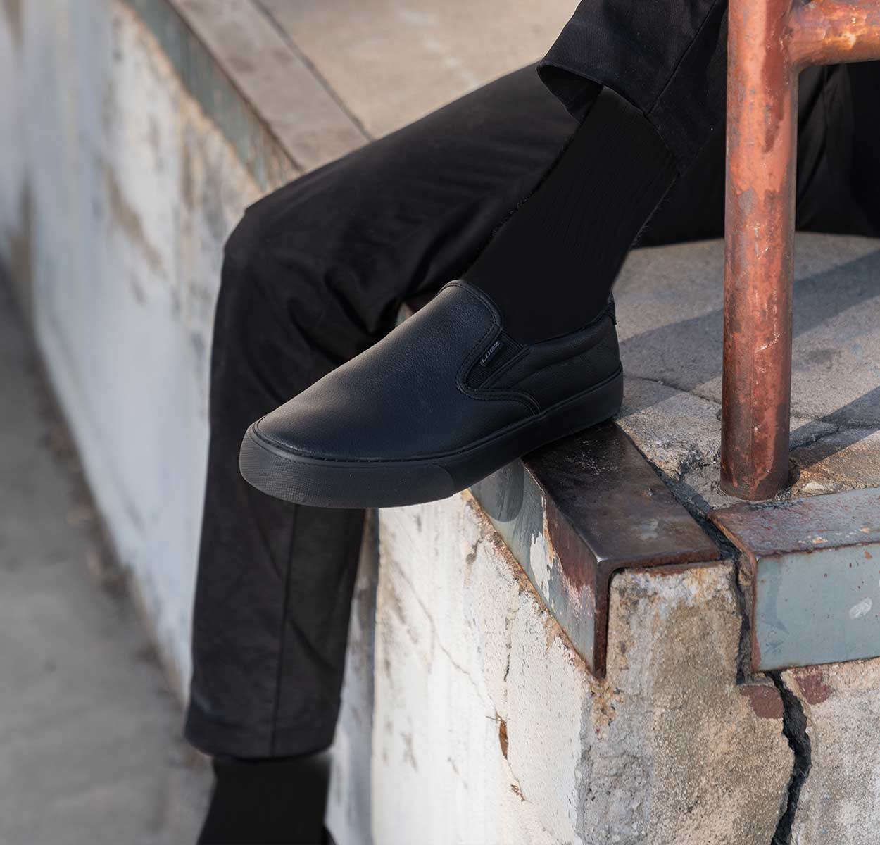 Mens Clipper SR Lifestyle Image Black 2